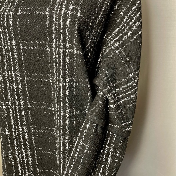 Sophie Max Black Color with White Thread Design
Size medium - Picture 3 of 6